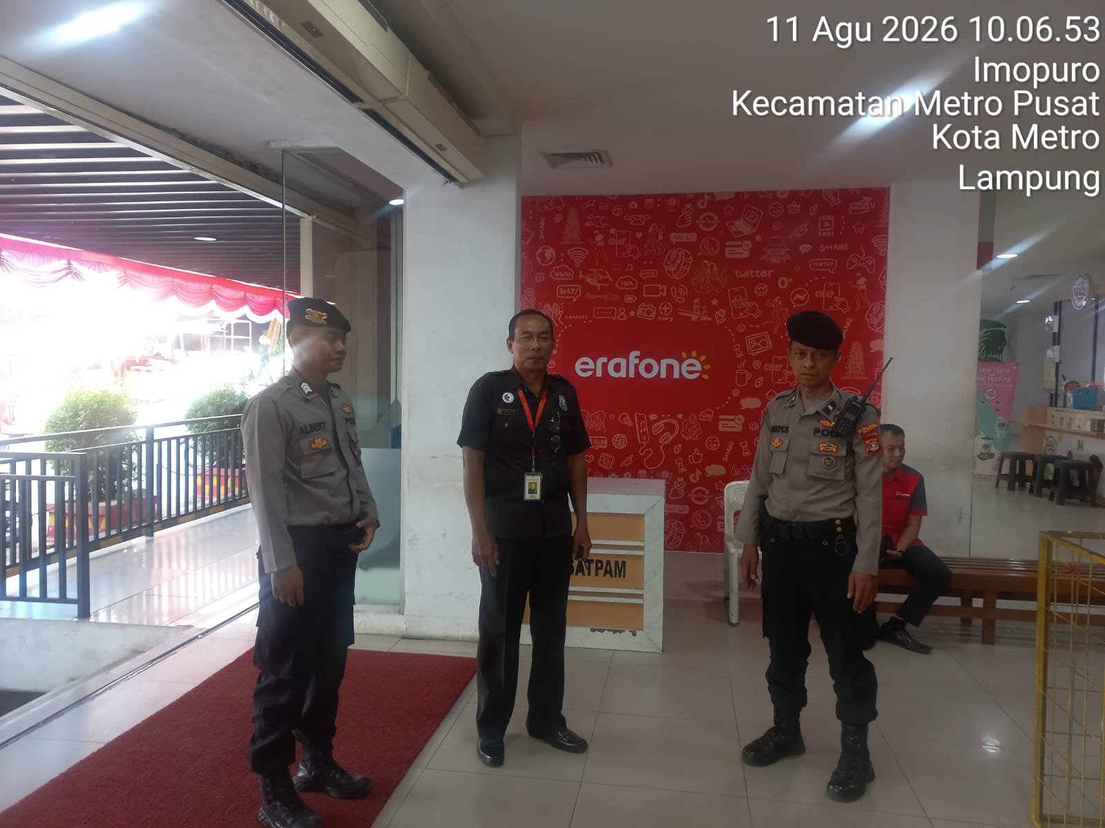 Personel Polsek Metro Pusat Laksanakan Patroli dan Pemantauan Keamanan di Pusat Perbelanjaan